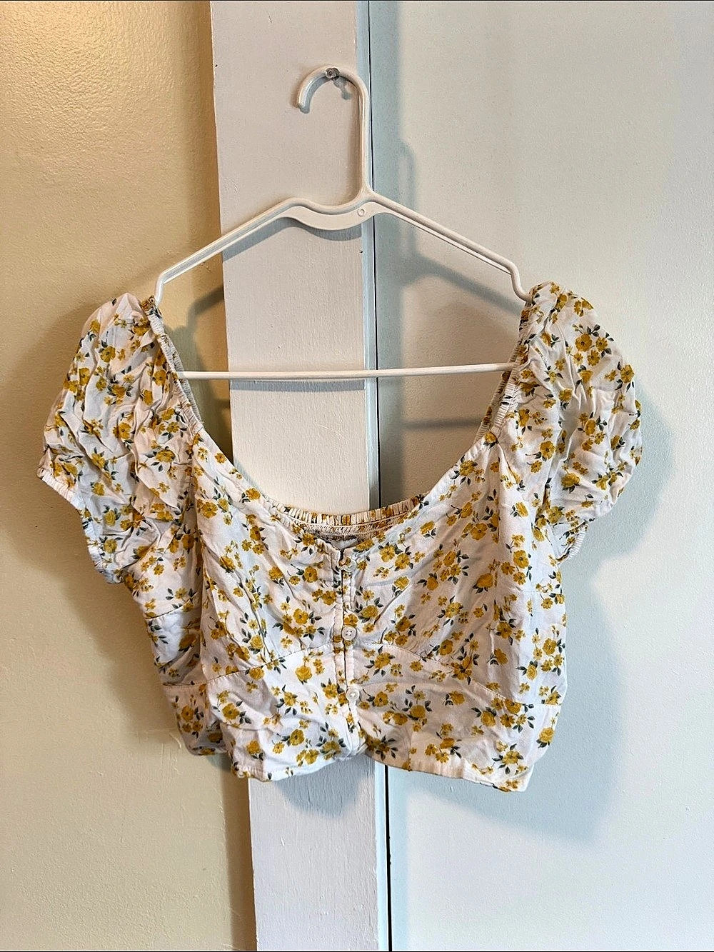 Hollister Yellow Floral Puff Sleeve Button Front Crop Top Crop Top White &